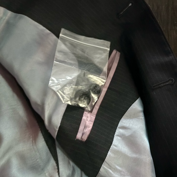 Men suit - Picture 6 of 7